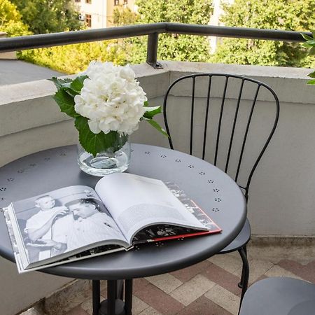 Apartamento Little Paris By Urbanesq Bucarest Exterior foto