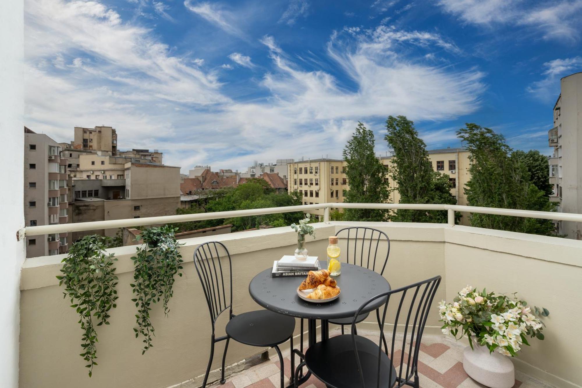 Apartamento Little Paris By Urbanesq Bucarest Exterior foto
