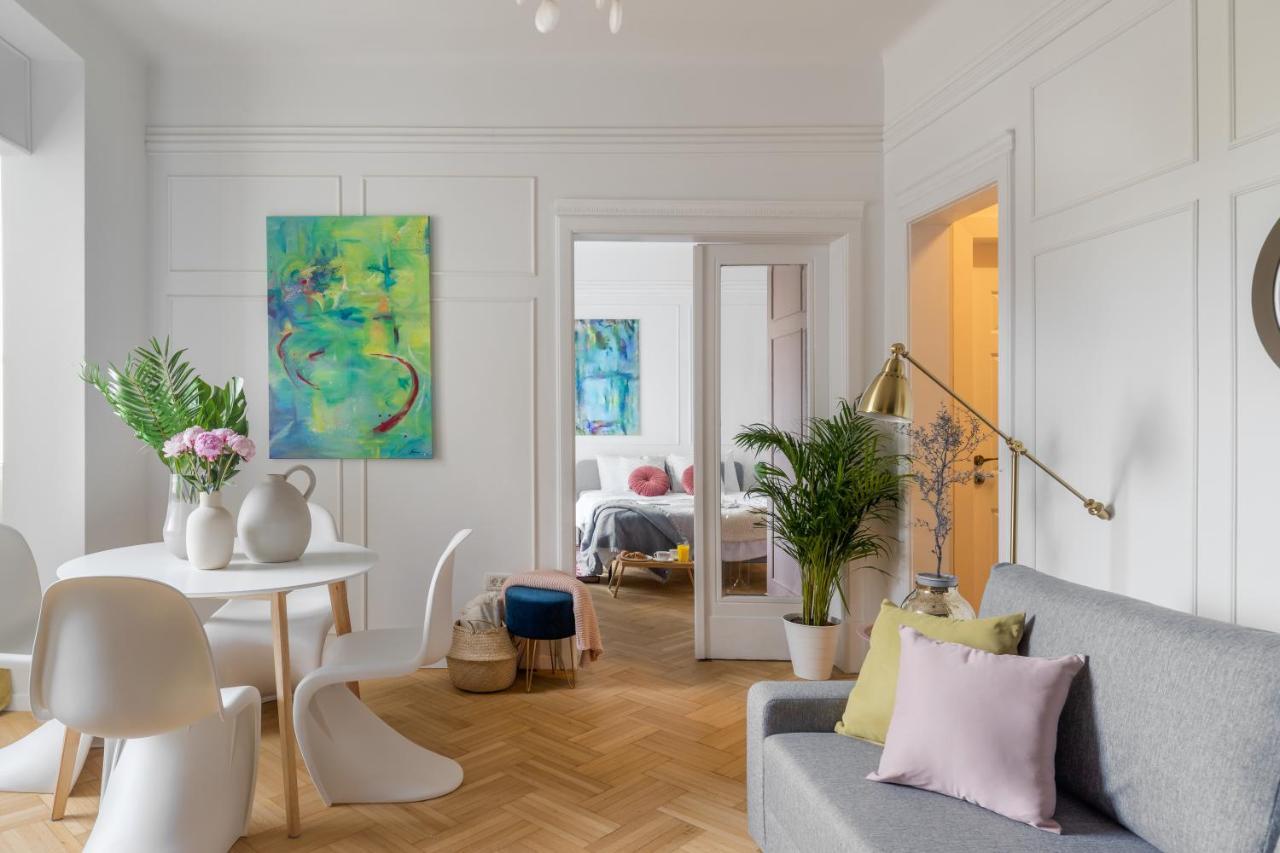 Apartamento Little Paris By Urbanesq Bucarest Exterior foto